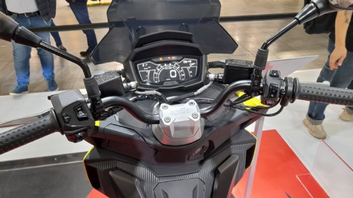 Aprilia SR GT: Adventure scooter με ψηλές αναρτήσεις και ελαστικά διπλής χρήσης 